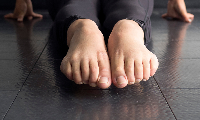 Example of stretches for hammertoes. 