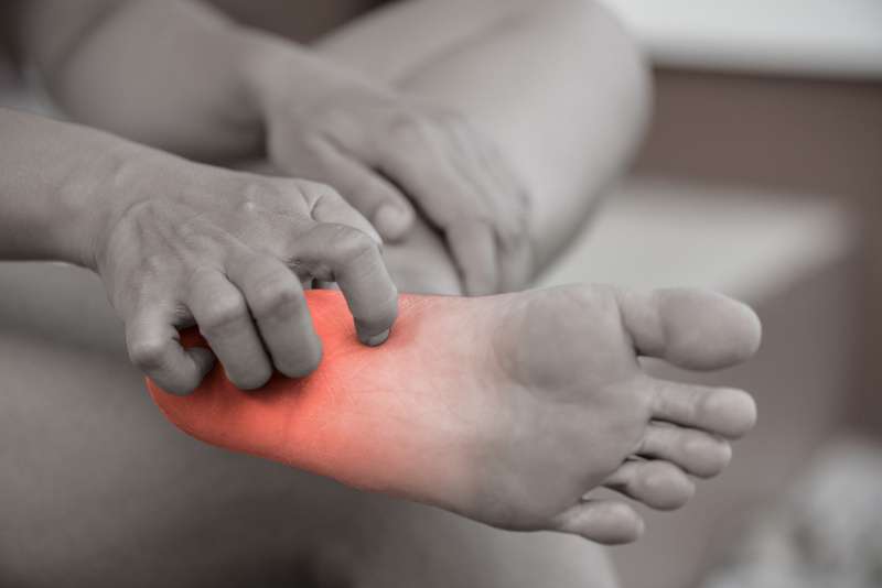 Red-Light-Therapy-Reduces-Nerve-Pain-in-the-Foot