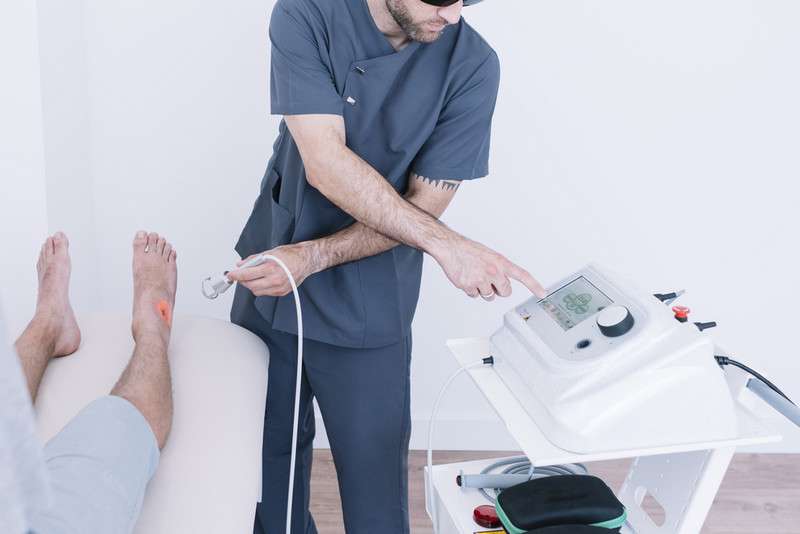 Red-Light-Therapy-for-Nerve-Pain-in-the-Foot